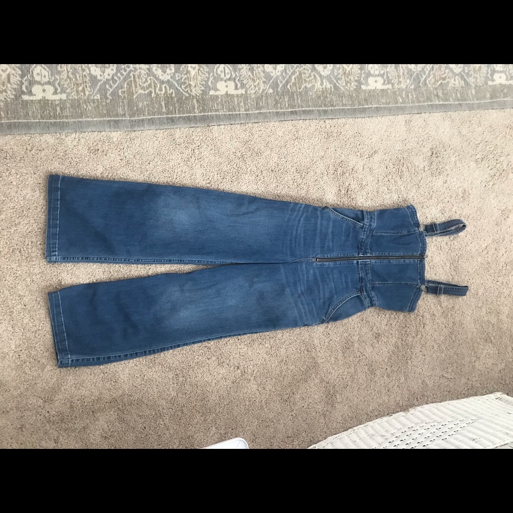 Hollister Jean overals Bell bottom and hugs curves
